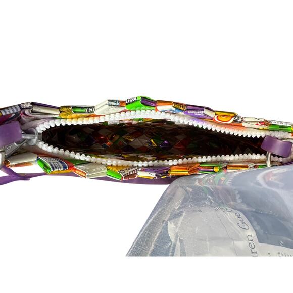 MAL RECYCLED Bag made out of recycled snack wrappers with top zipper close - Picture 7 of 8